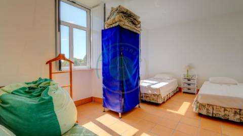 - Vende-se casa senhorial de três pisos na...