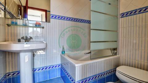 - Vende-se casa senhorial de três pisos na...