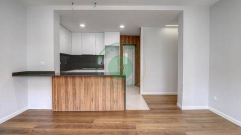 - Vende-se apartamento T3 com kitchenette, em...