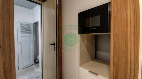 - Vende-se apartamento T3 com kitchenette, em...