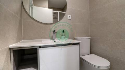 - Vende-se apartamento T3 com kitchenette, em...