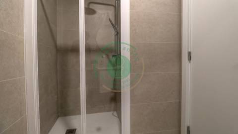 - Vende-se apartamento T3 com kitchenette, em...