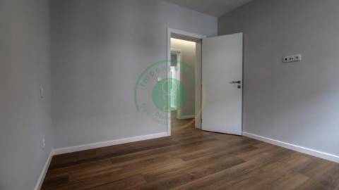 - Vende-se apartamento T3 com kitchenette, em...