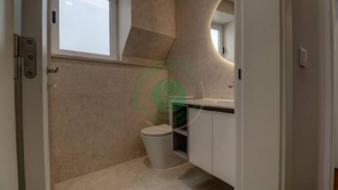 - Vende-se apartamento T3 com kitchenette, em...