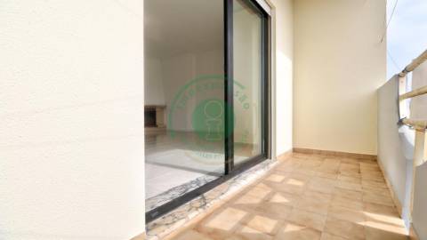 - Vende-se apartamento T3 remodelado com garagem:...