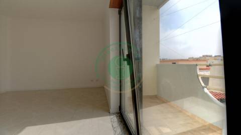 - Vende-se apartamento T3 remodelado com garagem:...