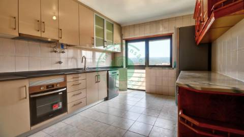 - Vende-se apartamento T3 remodelado com garagem:...