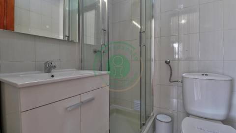 - Vende-se apartamento T3 remodelado com garagem:...