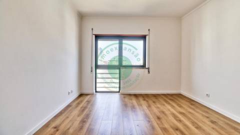 - Vende-se apartamento T3 remodelado com garagem:...
