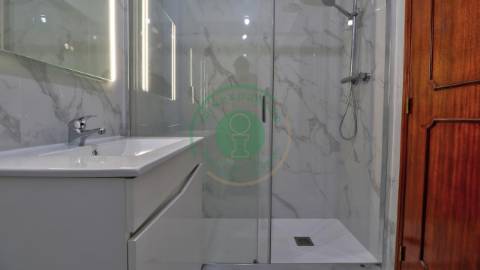 - Vende-se apartamento T3 remodelado com garagem:...