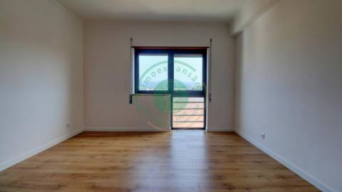 - Vende-se apartamento T3 remodelado com garagem:...