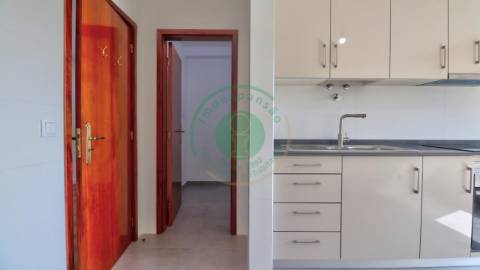 - Apartamento T3 totalmente remodelado, que alia...