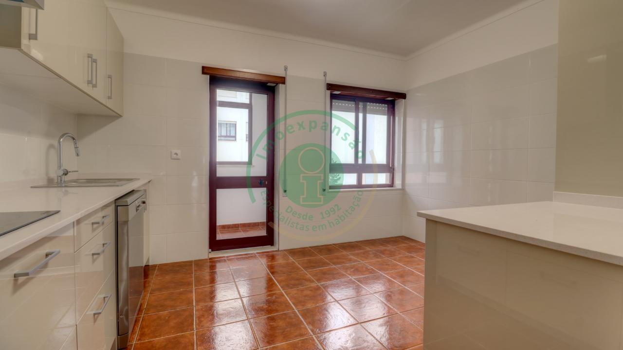 - Arrenda-se T2 remodelado em Tavarede, Figueira...