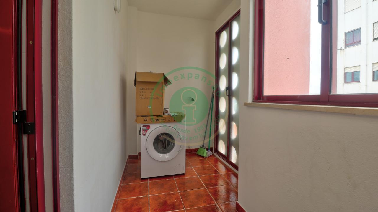 - Arrenda-se T2 remodelado em Tavarede, Figueira...