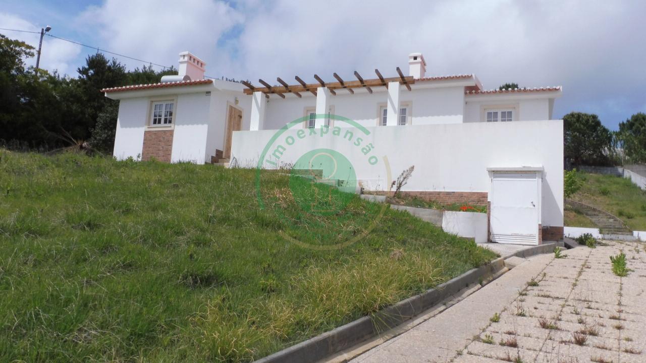 Moradia isolada com alpendre e vistas...