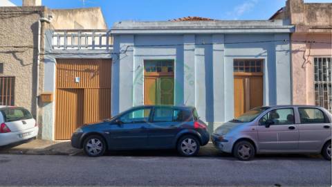 - Propriedade situada no centro histórico da...