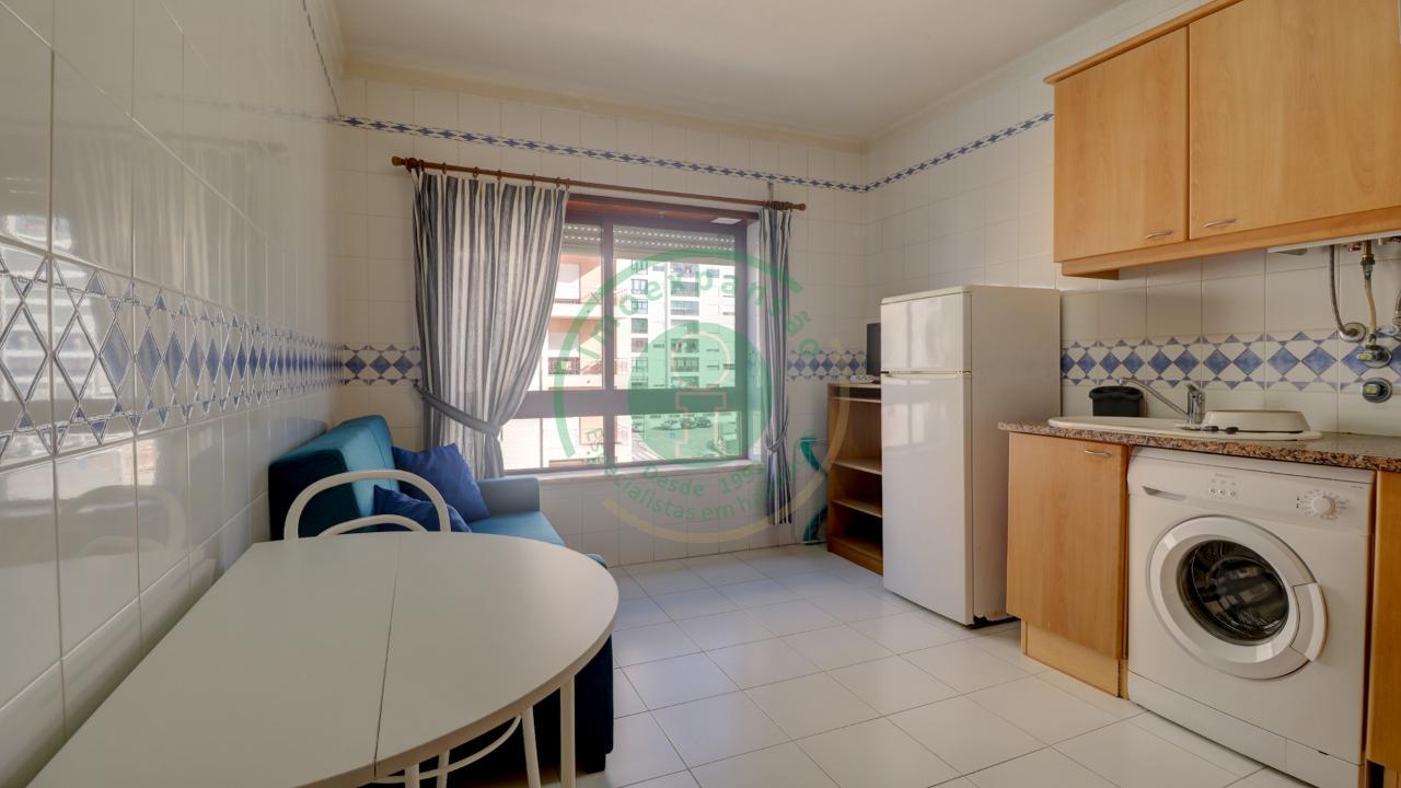 - Arrenda-se apartamento T0 mobilado, localizado...