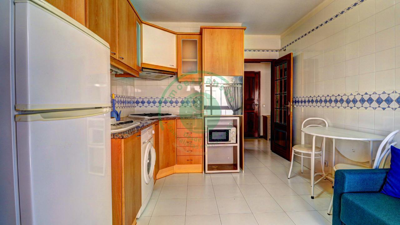 - Arrenda-se apartamento T0 mobilado, localizado...