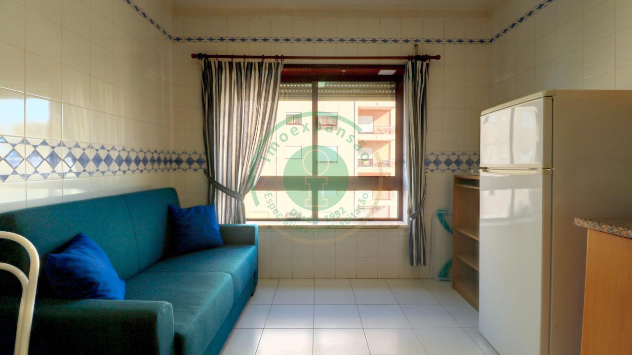 - Arrenda-se apartamento T0 mobilado, localizado...