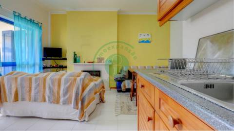 - Arrenda-se T2 mobilado, situado na Urbanização...