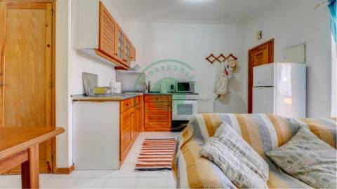 - Arrenda-se T2 mobilado, situado na Urbanização...