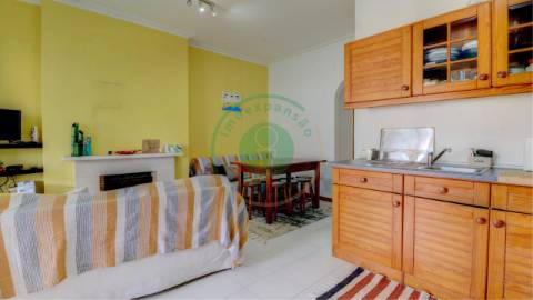 - Arrenda-se T2 mobilado, situado na Urbanização...