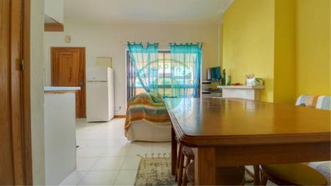 - Arrenda-se T2 mobilado, situado na Urbanização...