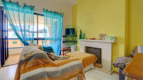 - Arrenda-se T2 mobilado, situado na Urbanização...