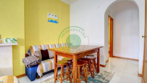 - Arrenda-se T2 mobilado, situado na Urbanização...