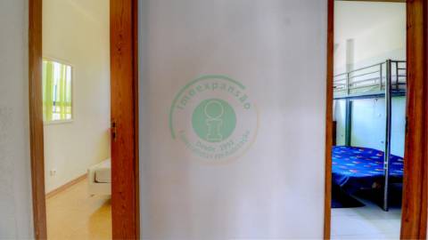 - Arrenda-se T2 mobilado, situado na Urbanização...