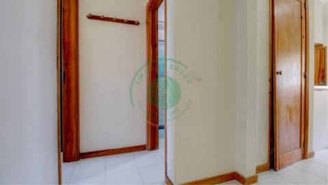 - Arrenda-se T2 mobilado, situado na Urbanização...