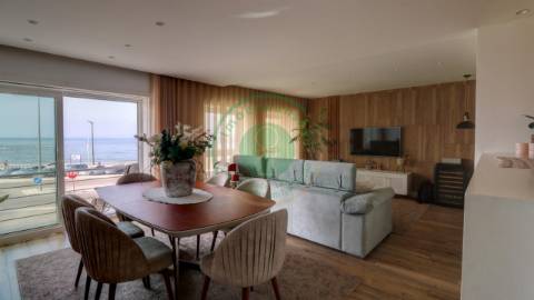 - Vende-se apartamento T3, recentemente...