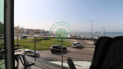 - Vende-se apartamento T3, recentemente...