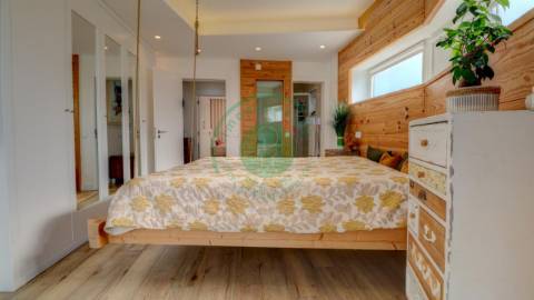 - Vende-se apartamento T3, recentemente...