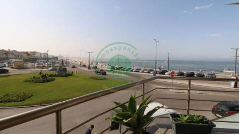 - Vende-se apartamento T3, recentemente...