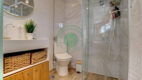 - Vende-se apartamento T3, recentemente...