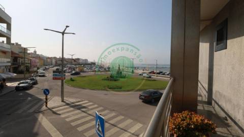 - Vende-se apartamento T3, recentemente...