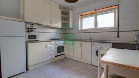 - Arrenda-se apartamento mobilado e equipado na...