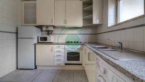 - Arrenda-se apartamento mobilado e equipado na...