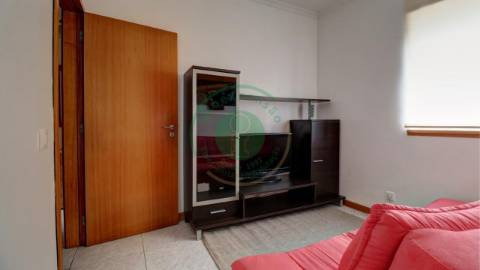 - Arrenda-se apartamento mobilado e equipado na...