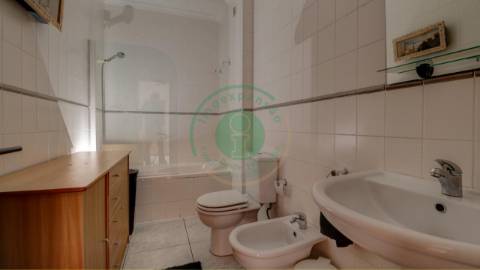 - Arrenda-se apartamento mobilado e equipado na...