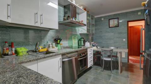 - Vende-se apartamento T3 na Figueira da Foz, no...