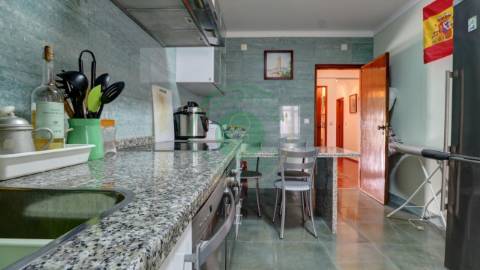 - Vende-se apartamento T3 na Figueira da Foz, no...