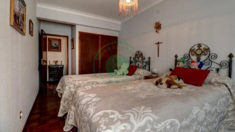 - Vende-se apartamento T3 na Figueira da Foz, no...