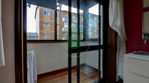 - Vende-se moradia T6 situada numa zona...