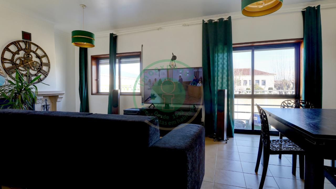 - Vende-se apartamento T3 na Figueira da Foz, em...