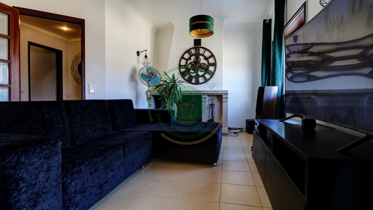 - Vende-se apartamento T3 na Figueira da Foz, em...