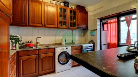 - Vende-se apartamento T3 na Figueira da Foz, em...