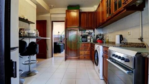 - Vende-se apartamento T3 na Figueira da Foz, em...