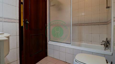 - Vende-se apartamento T3 na Figueira da Foz, em...